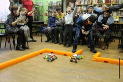 В Центральной детской библиотеке имени Гайдара десятки молодых ребят участвовали в Роботоолимпиаде