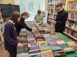 КНИГОВОРОТ