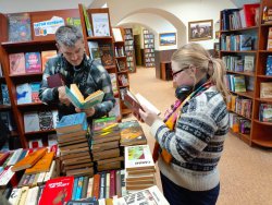 ����������