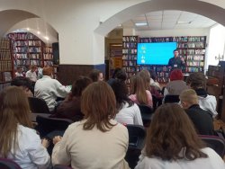 �. �. ���������: ����� � �������